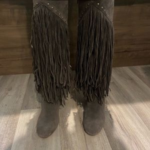 Boots with fringe